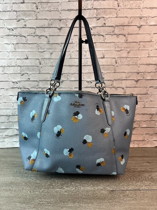Coach Handbags - Coach Ava Tote in Field Flora Print Coated Canvas F55192